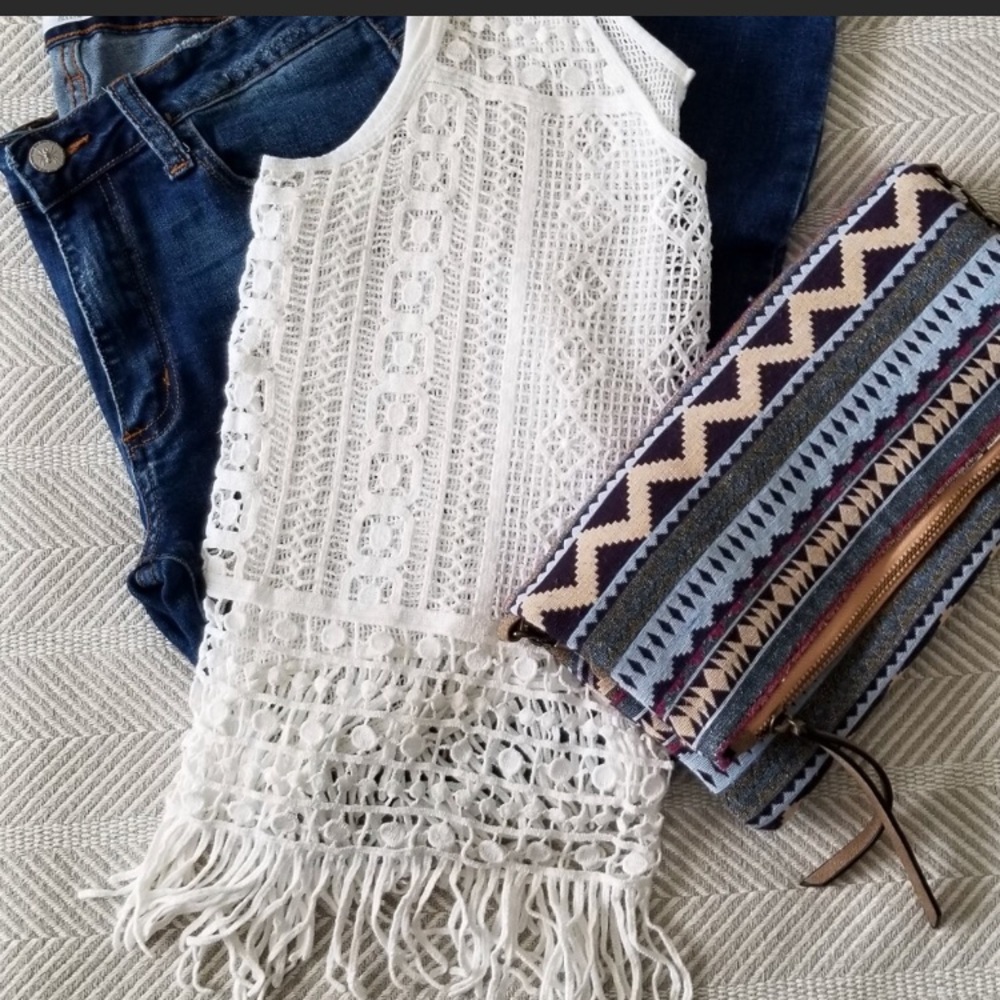 Detailed cute white tank!